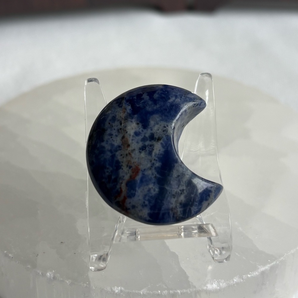 Sodalite crystal moon carving